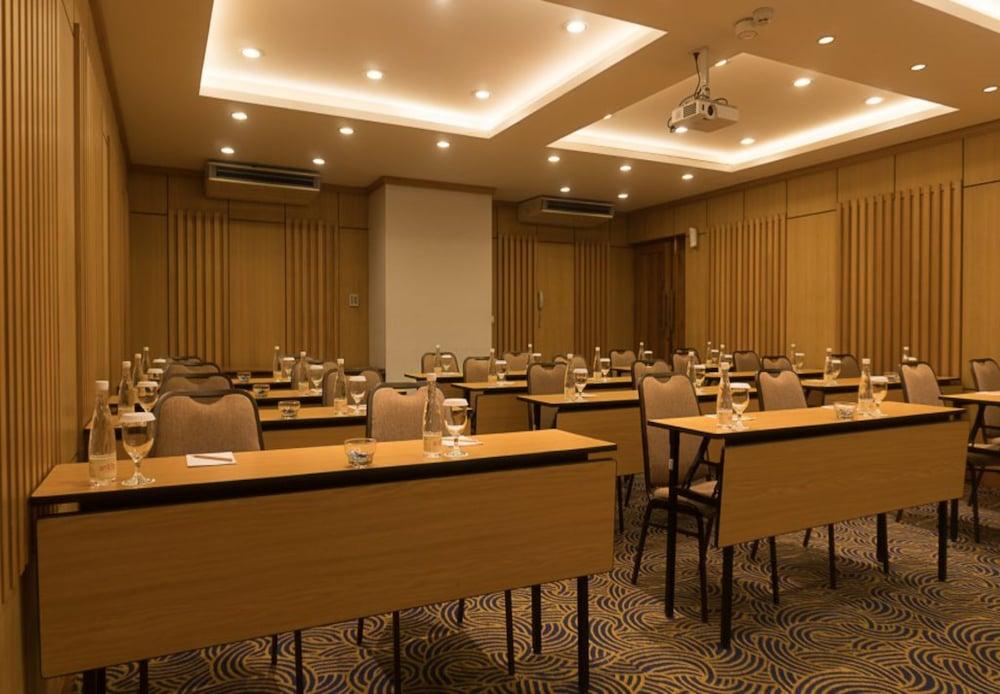 Ivory Hotel