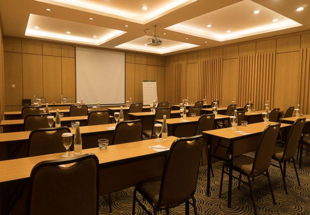 Hotel Ivory 3*